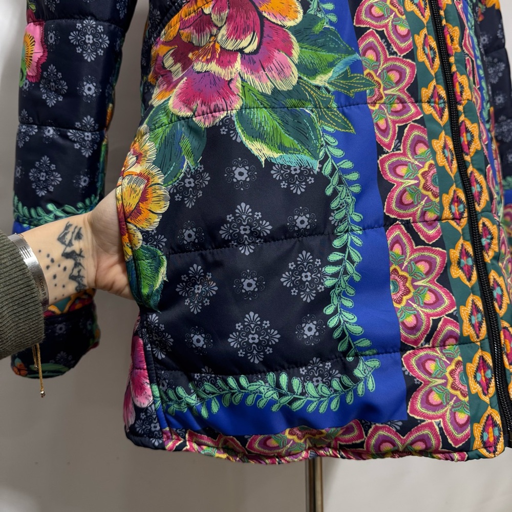 Johnny Was • Mauri Reversible Quilted Puffer Jacket Darnahta Scarf Print S NWT - Picture 9 of 16